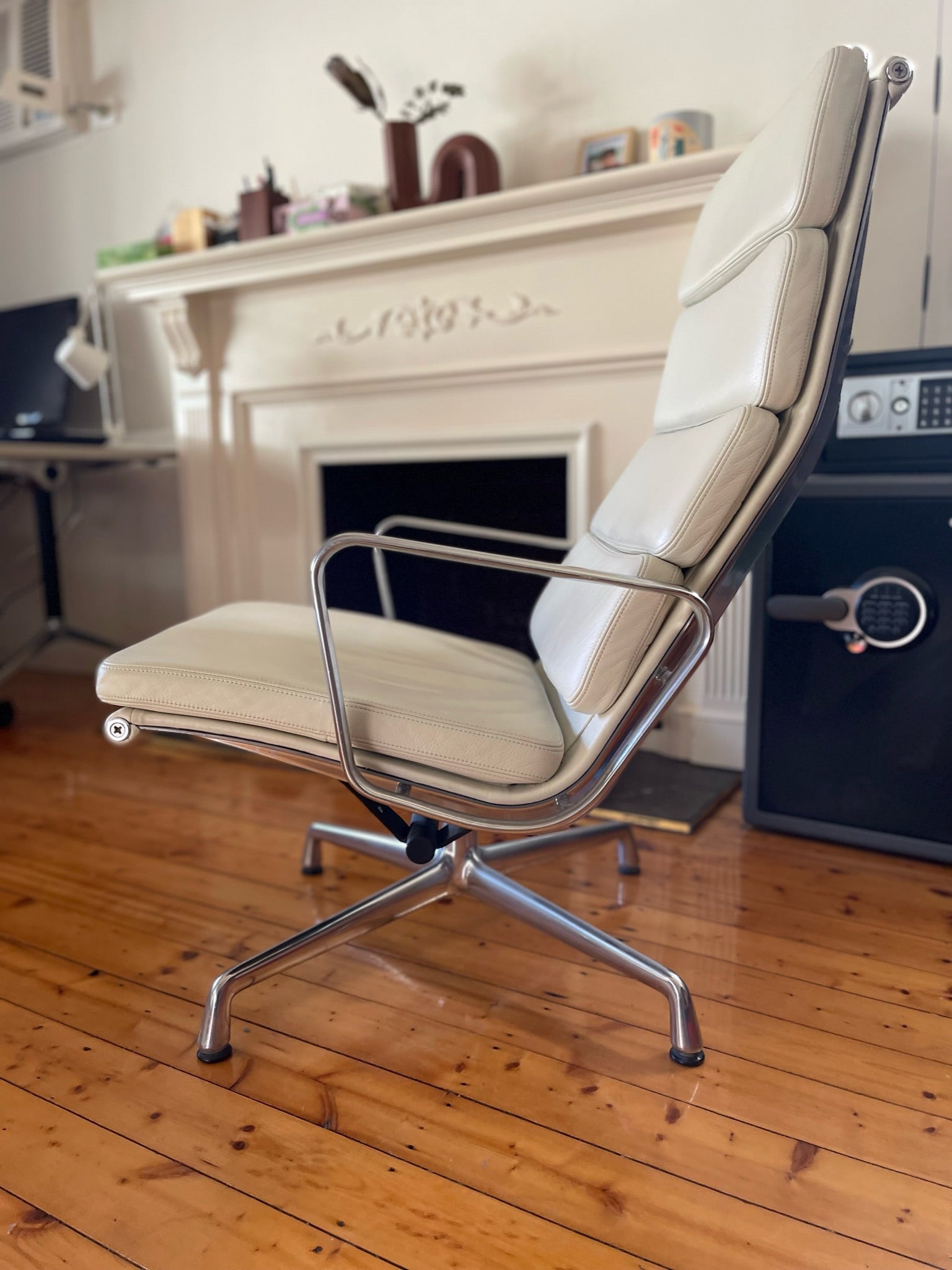 Original Vitra Eames Softpad Reclining Armchair EA222 Charles & Ray Eames 1969 MCM Authentic Made in Norway